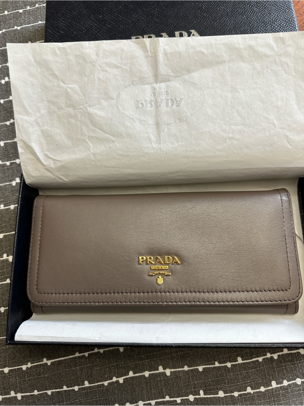 ⭐️Authentic Prada City Calf Continental Flap Bi - Colour Clay/Beige Wallet.